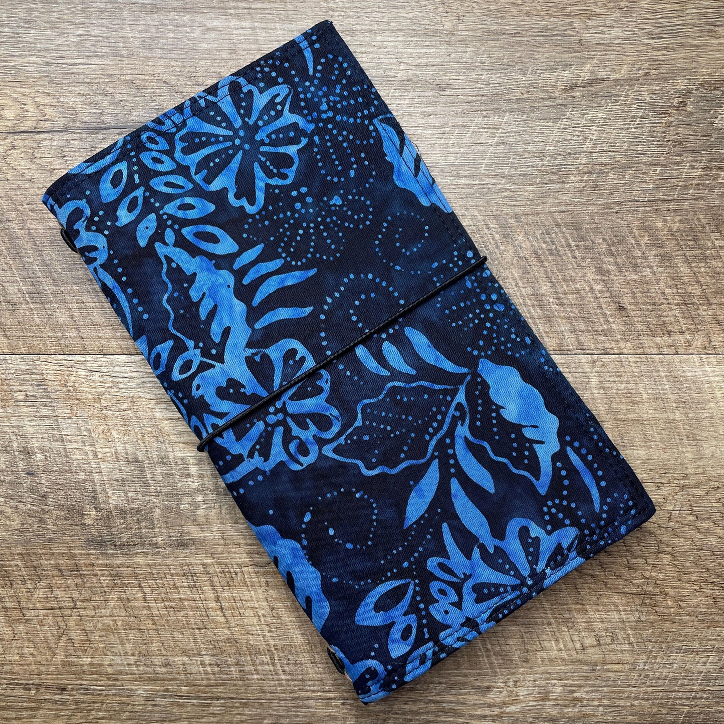 Wilddori Traveler's Notebook Cover Black Blue Flower