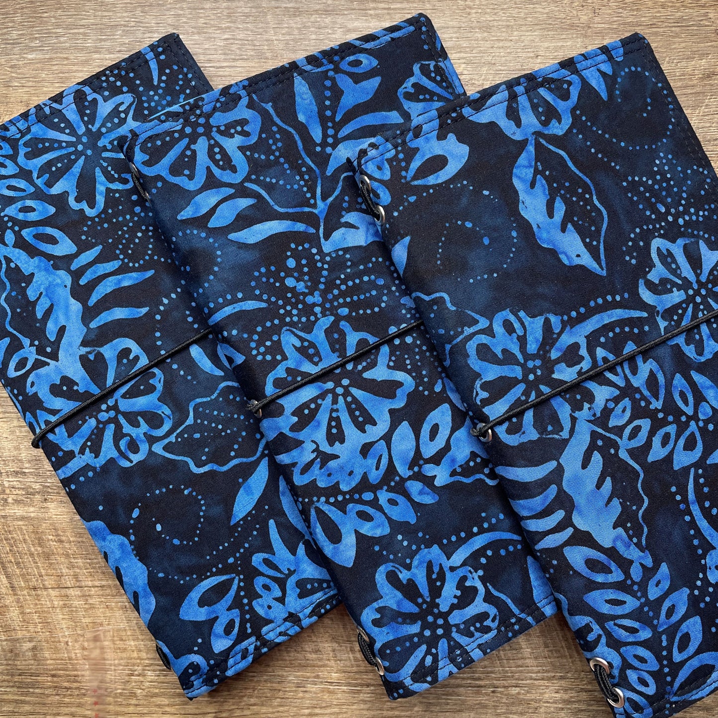 Wilddori Traveler's Notebook Cover Black Blue Flower