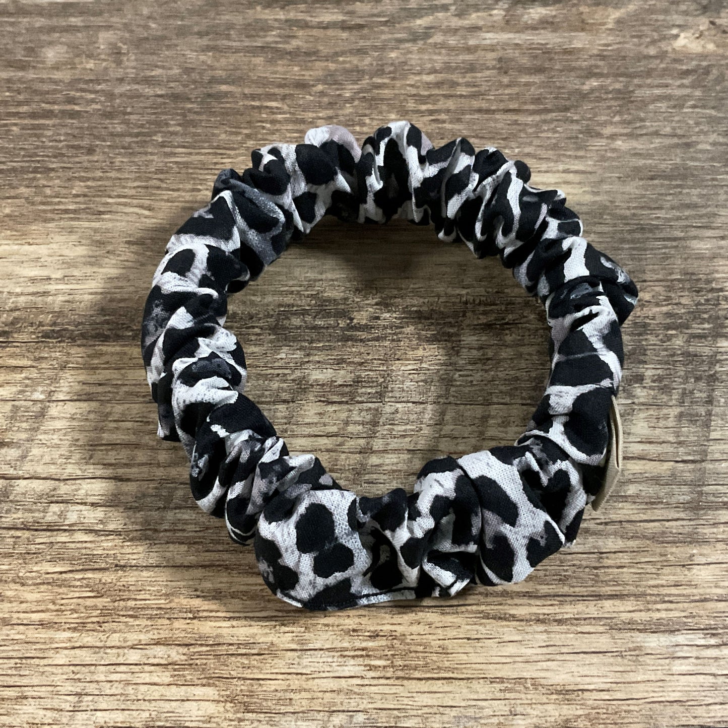 Scrunchies - Black & White Leopard