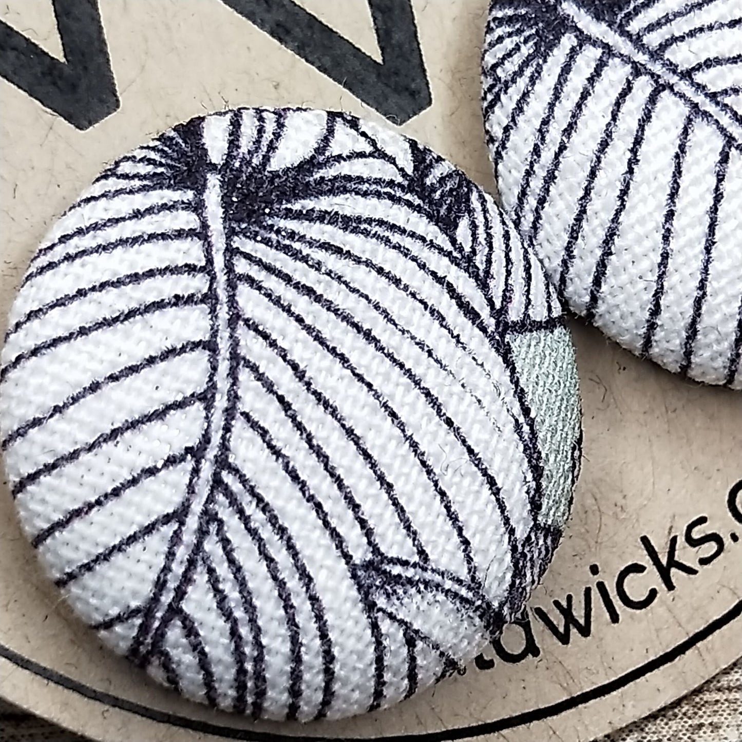 Wildears Fabric Covered Button Earrings Leaf 19mm