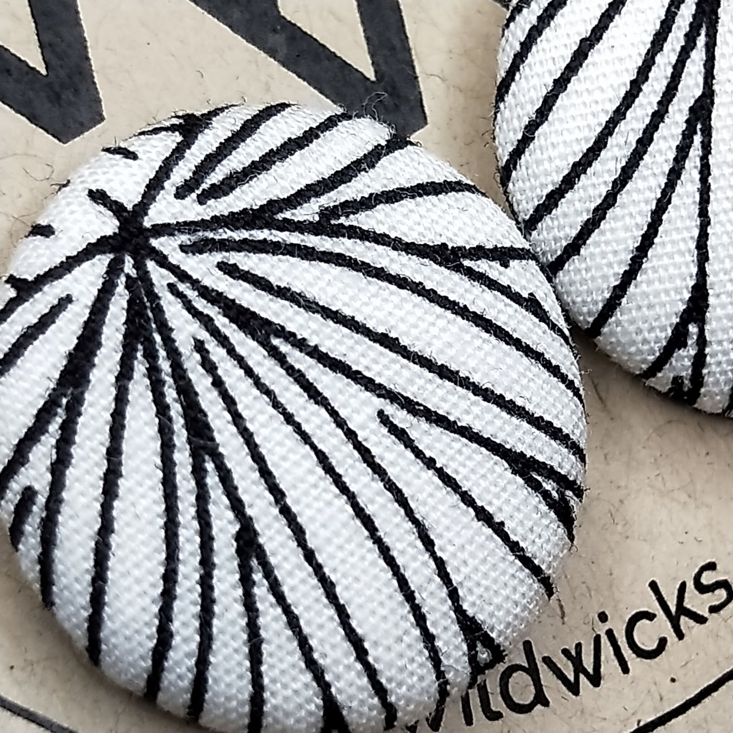 Wildears Fabric Covered Button Earrings Leaf 19mm
