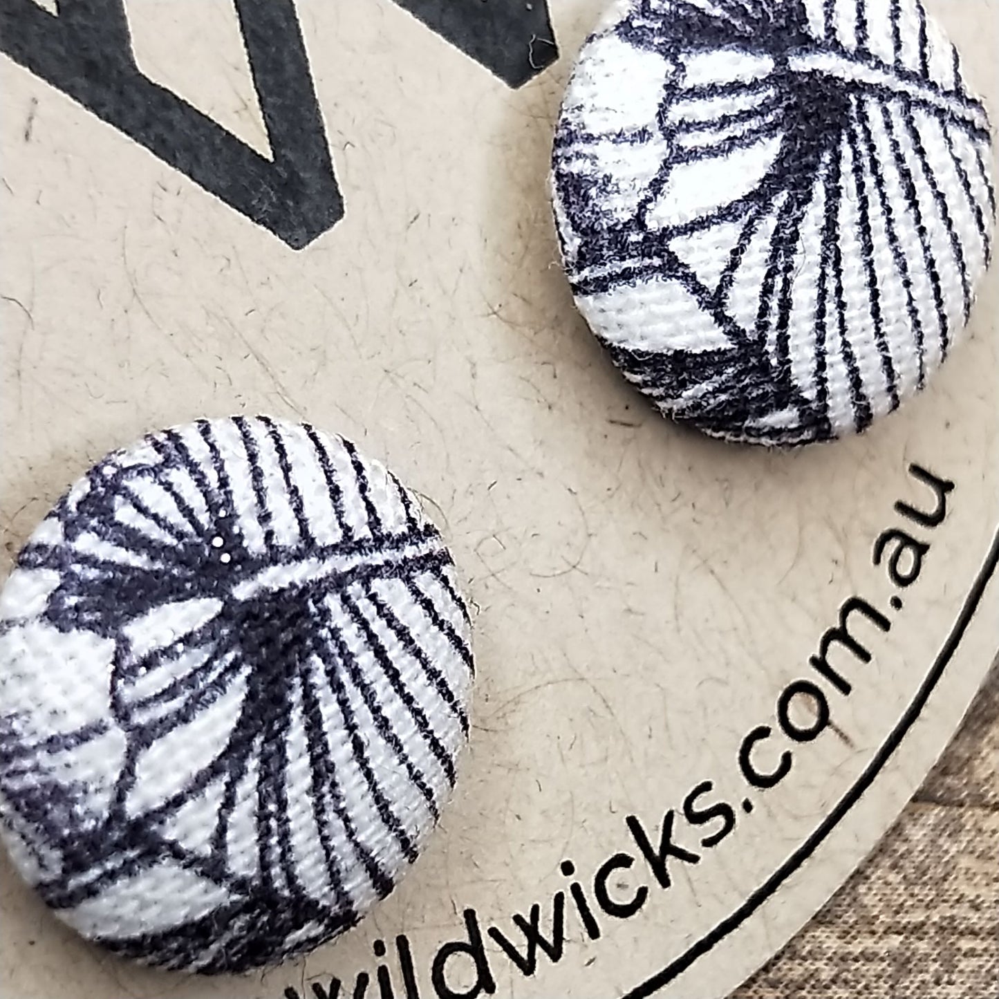 Wildears Fabric Covered Button Earrings Leaf 12mm